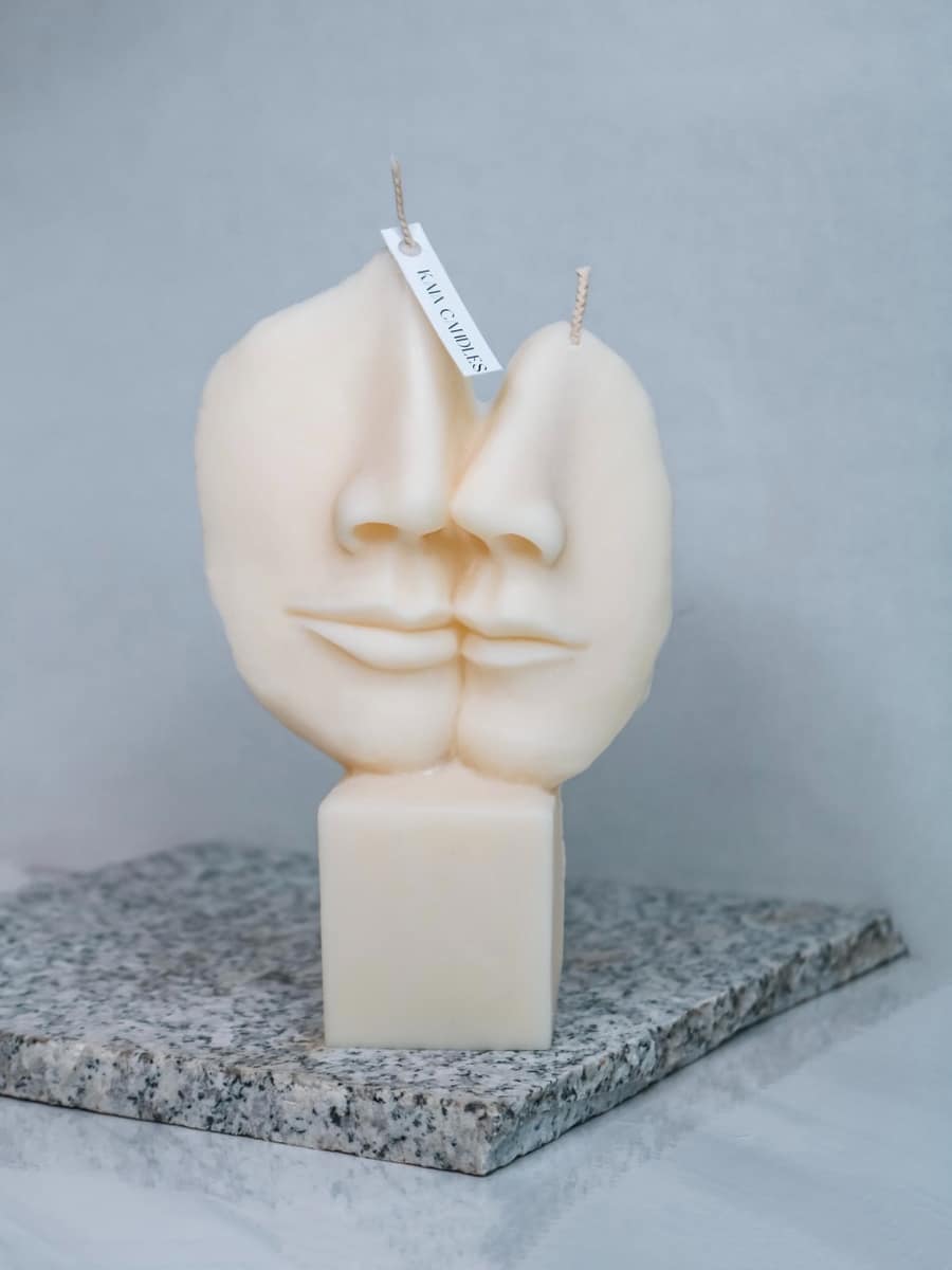 Kiss Sculpture - imagine 7